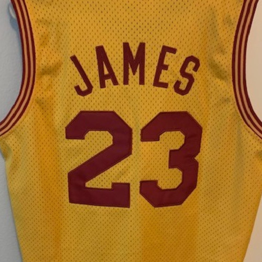 Lebron James Cavs Alternate Throwback Jersey 2xl … - image 2